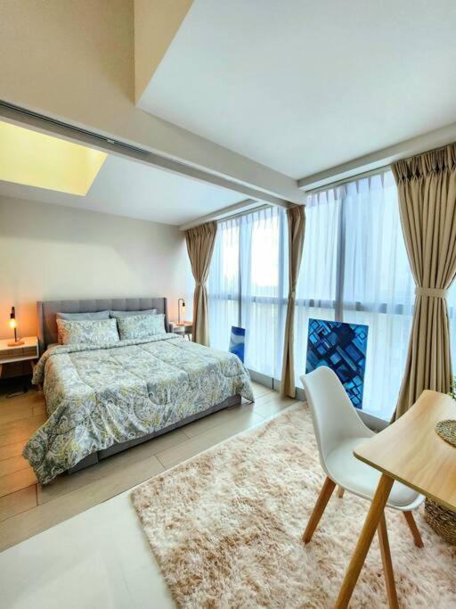 Cosy Executive 1 Bedroom Uptown Parksuites Ultra Fast Internet Manila Zewnętrze zdjęcie