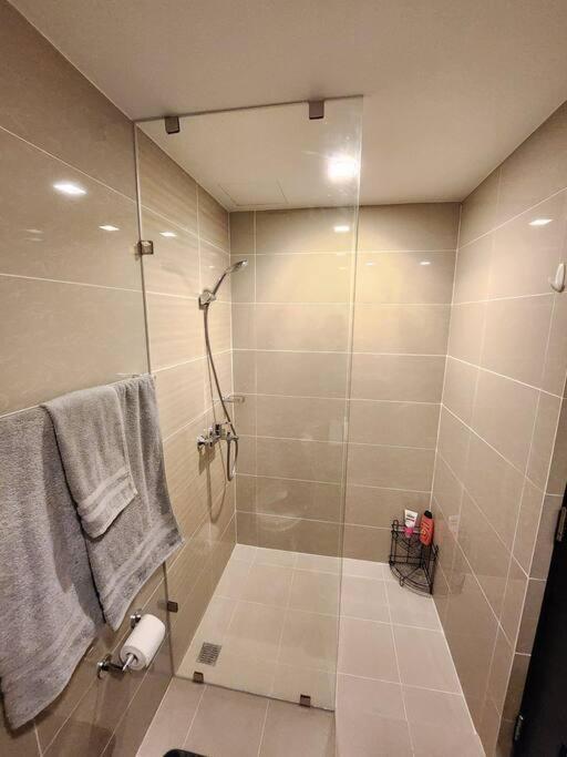 Cosy Executive 1 Bedroom Uptown Parksuites Ultra Fast Internet Manila Zewnętrze zdjęcie