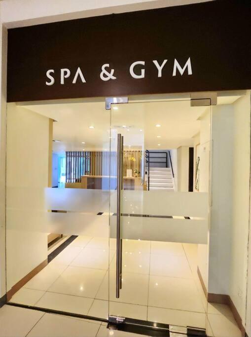 Cosy Executive 1 Bedroom Uptown Parksuites Ultra Fast Internet Manila Zewnętrze zdjęcie