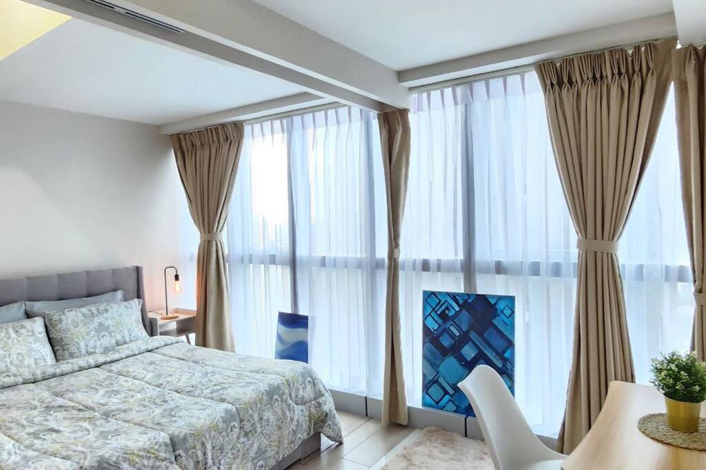 Cosy Executive 1 Bedroom Uptown Parksuites Ultra Fast Internet Manila Zewnętrze zdjęcie